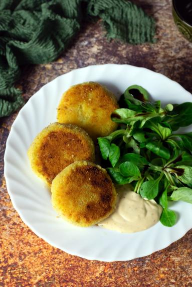 Zdjęcie - Kotleciki ziemniaczane z kiszoną kapustą - Przepisy kulinarne ze zdjęciami