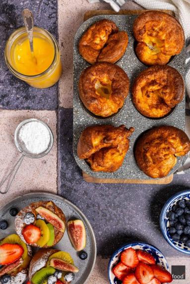 Zdjęcie - Yorkshire pudding z lemon curd i owocami - Przepisy kulinarne ze zdjęciami