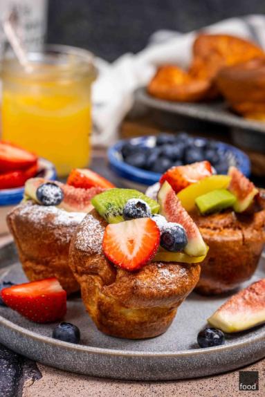 Zdjęcie - Yorkshire pudding z lemon curd i owocami - Przepisy kulinarne ze zdjęciami