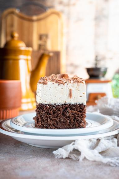 Zdjęcie - Wilgotne ciasto czekoladowe z kawową pianką - Przepisy kulinarne ze zdjęciami