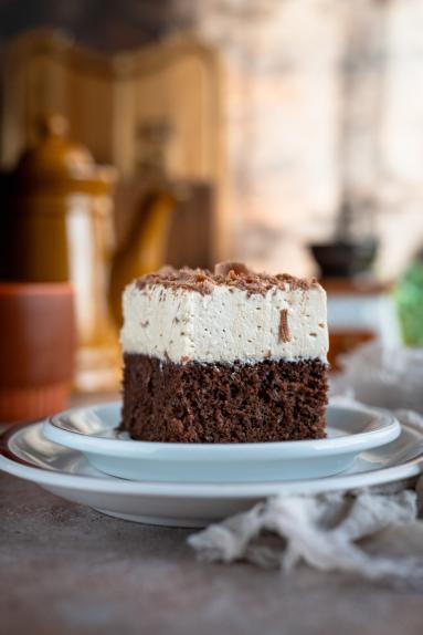 Zdjęcie - Wilgotne ciasto czekoladowe z kawową pianką - Przepisy kulinarne ze zdjęciami