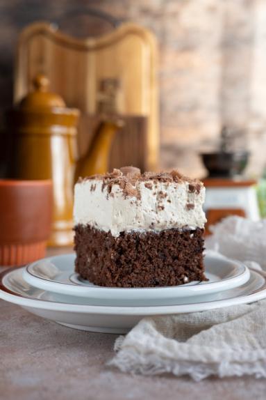 Zdjęcie - Wilgotne ciasto czekoladowe z kawową pianką - Przepisy kulinarne ze zdjęciami
