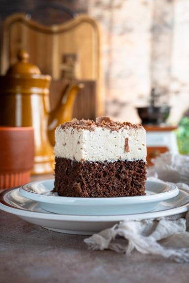 Zdjęcie - Wilgotne ciasto czekoladowe z kawową pianką - Przepisy kulinarne ze zdjęciami