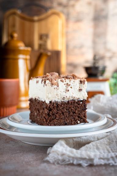 Zdjęcie - Wilgotne ciasto czekoladowe z kawową pianką - Przepisy kulinarne ze zdjęciami