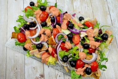 Zdjęcie - Sałatka z pieczonym kurczakiem + film &ndash; Smakowite Dania - Przepisy kulinarne ze zdjęciami