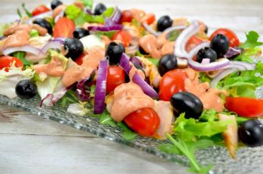 Zdjęcie - Sałatka z pieczonym kurczakiem + film &ndash; Smakowite Dania - Przepisy kulinarne ze zdjęciami