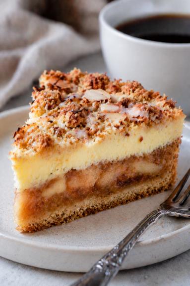 Zdjęcie - Szarlotka Kr&oacute;lewska z budyniem - Przepisy kulinarne ze zdjęciami