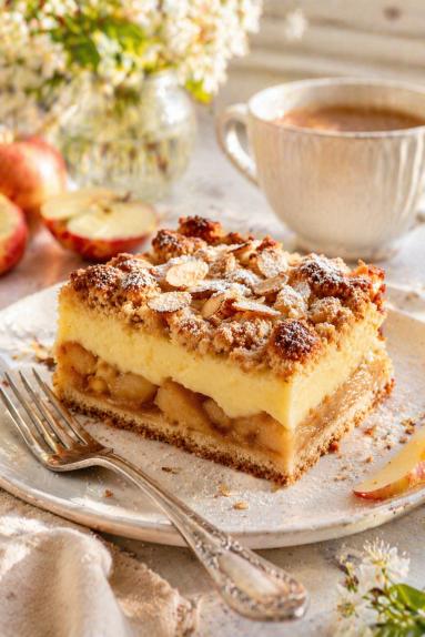 Zdjęcie - Szarlotka Kr&oacute;lewska z budyniem - Przepisy kulinarne ze zdjęciami