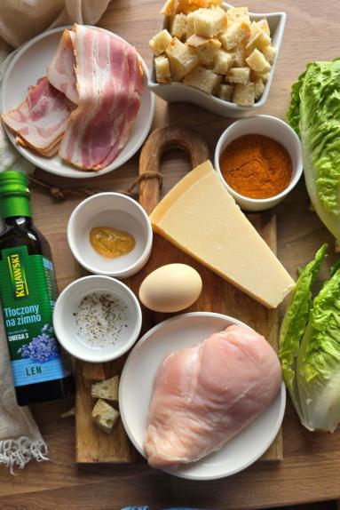 Zdjęcie - Sałatka Cezar z domowym majonezem - Przepisy kulinarne ze zdjęciami