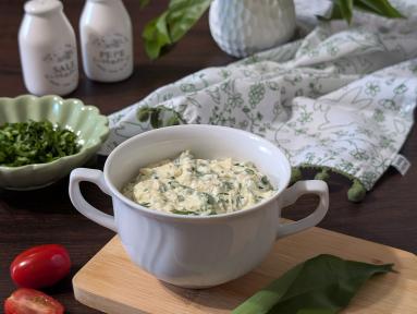 Zdjęcie - Pasta jajeczna z czosnkiem niedźwiedzim - Przepisy kulinarne ze zdjęciami