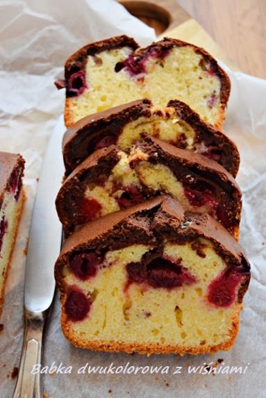 Zdjęcie: Babka dwukolorowa z wiśniami - Napiecyku Zdjęcie - Babka dwukolorowa z wiśniami - Napiecyku - Przepisy kulinarne ze zdjęciami