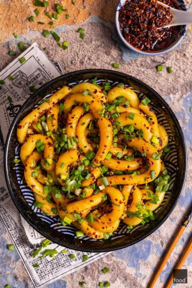 Zdjęcie - Kluski ziemniaczane z olejem chili - Przepisy kulinarne ze zdjęciami