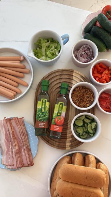 Zdjęcie - Hot dogi z grilla - Przepisy kulinarne ze zdjęciami