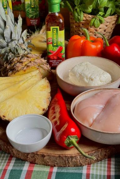 Zdjęcie - Szaszłyki hawajskie z ananasem i halloumi - Przepisy kulinarne ze zdjęciami