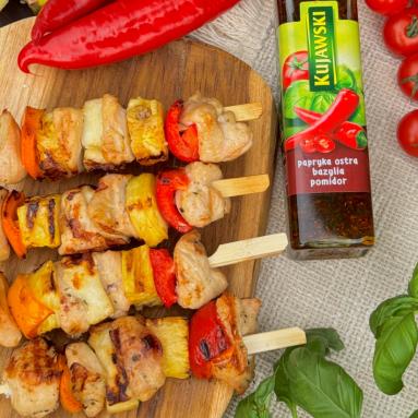Zdjęcie - Szaszłyki hawajskie z ananasem i halloumi - Przepisy kulinarne ze zdjęciami