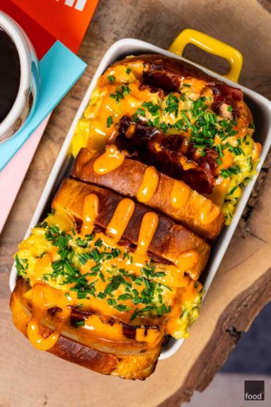 Zdjęcie - Egg drop sandwich &ndash; koreańska kanapka z jajecznicą - Przepisy kulinarne ze zdjęciami