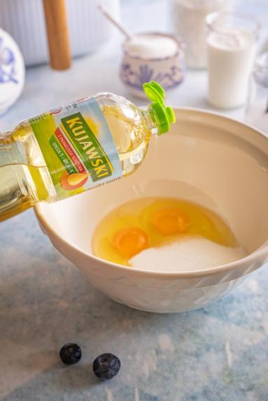 Zdjęcie: Ciasto z borówkami na oleju w air fryerze (wilgotne i szybkie) Zdjęcie - Ciasto z borówkami na oleju w air fryerze (wilgotne i szybkie) - Przepisy kulinarne ze zdjęciami