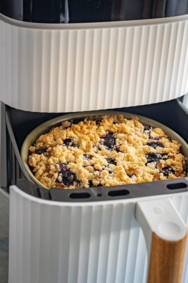 Zdjęcie: Ciasto z borówkami na oleju w air fryerze (wilgotne i szybkie) Zdjęcie - Ciasto z borówkami na oleju w air fryerze (wilgotne i szybkie) - Przepisy kulinarne ze zdjęciami