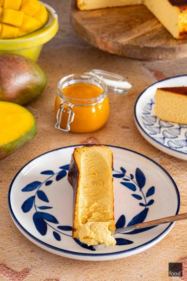 Zdjęcie - Sernik baskijski z mango - Przepisy kulinarne ze zdjęciami