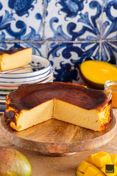 Zdjęcie - Sernik baskijski z mango - Przepisy kulinarne ze zdjęciami