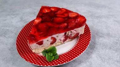 Zdjęcie - Sernik stracciatella truskawkami bez pieczenia + film &ndash; Smakowite Dania - Przepisy kulinarne ze zdjęciami