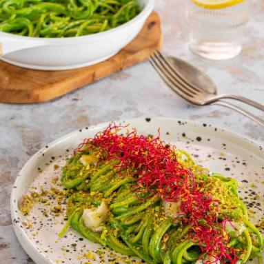 Zdjęcie: Spaghetti w sosie szpinakowym z gorgonzolą Zdjęcie - Spaghetti w sosie szpinakowym z gorgonzolą - Przepisy kulinarne ze zdjęciami