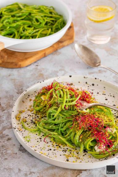 Zdjęcie: Spaghetti w sosie szpinakowym z gorgonzolą Zdjęcie - Spaghetti w sosie szpinakowym z gorgonzolą - Przepisy kulinarne ze zdjęciami