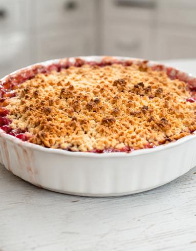 Zdjęcie: Crumble z truskawkami i rabarbarem Zdjęcie - Crumble z truskawkami i rabarbarem - Przepisy kulinarne ze zdjęciami
