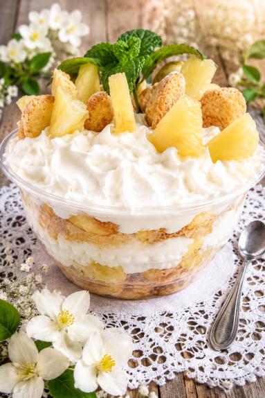 Zdjęcie: Deser mascarpone z owocami i biszkoptami Zdjęcie - Deser mascarpone z owocami i biszkoptami - Przepisy kulinarne ze zdjęciami