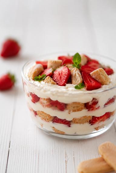 Zdjęcie: Deser mascarpone z owocami i biszkoptami Zdjęcie - Deser mascarpone z owocami i biszkoptami - Przepisy kulinarne ze zdjęciami