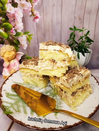 Zdjęcie: Ciasto CHAŁWOWIEC na biszkopcie bez proszku do pieczenia z 5 jaj Zdjęcie - Ciasto CHAŁWOWIEC na biszkopcie bez proszku do pieczenia z 5 jaj - Przepisy kulinarne ze zdjęciami