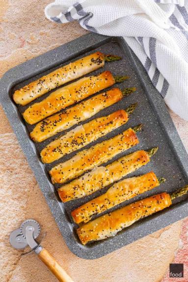 Zdjęcie: Szparagi w cieście filo z serem feta Zdjęcie - Szparagi w cieście filo z serem feta - Przepisy kulinarne ze zdjęciami