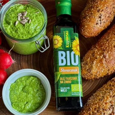 Zdjęcie - Pesto z liści rzodkiewki na oleju - Przepisy kulinarne ze zdjęciami