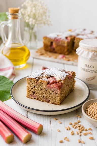 Zdjęcie: Ciasto orkiszowe z rabarbarem Zdjęcie - Ciasto orkiszowe z rabarbarem - Przepisy kulinarne ze zdjęciami