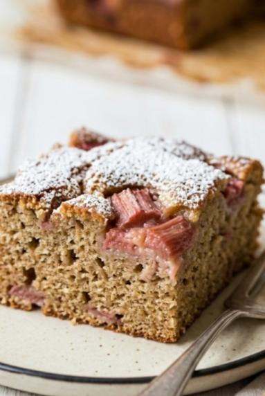 Zdjęcie: Ciasto orkiszowe z rabarbarem Zdjęcie - Ciasto orkiszowe z rabarbarem - Przepisy kulinarne ze zdjęciami