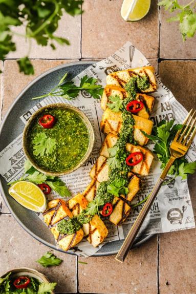 Zdjęcie: Grillowane tofu z chimichurri Zdjęcie - Grillowane tofu z chimichurri - Przepisy kulinarne ze zdjęciami