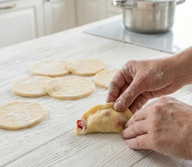 Zdjęcie - Pierogi z truskawkami /1 - Przepisy kulinarne ze zdjęciami