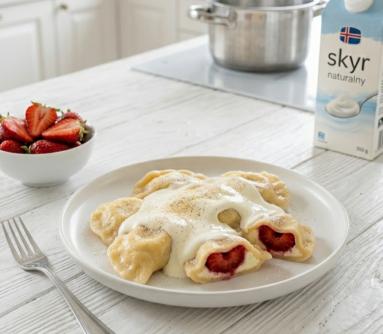 Zdjęcie - Pierogi z truskawkami /1 - Przepisy kulinarne ze zdjęciami