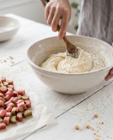 Zdjęcie - Ciasto z rabarbarem na oleju - Przepisy kulinarne ze zdjęciami