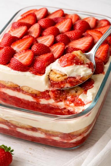 Zdjęcie - Tiramisu z truskawkami - Przepisy kulinarne ze zdjęciami