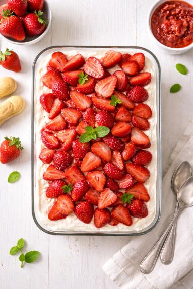 Zdjęcie - Tiramisu z truskawkami - Przepisy kulinarne ze zdjęciami