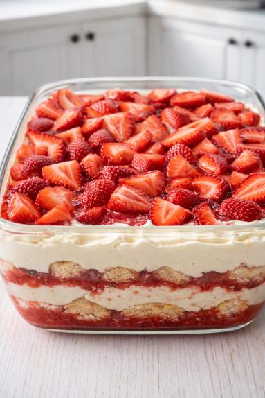 Zdjęcie - Tiramisu z truskawkami - Przepisy kulinarne ze zdjęciami