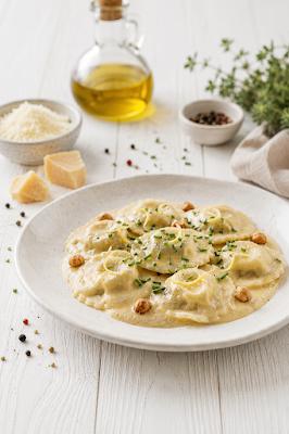 Zdjęcie - Ravioli w  kremowym sosie z ciecierzycy - Przepisy kulinarne ze zdjęciami