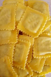 Zdjęcie - Ravioli w  kremowym sosie z ciecierzycy - Przepisy kulinarne ze zdjęciami