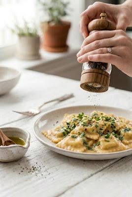 Zdjęcie - Ravioli w  kremowym sosie z ciecierzycy - Przepisy kulinarne ze zdjęciami