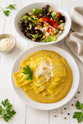 Zdjęcie - Ravioli w  kremowym sosie z ciecierzycy - Przepisy kulinarne ze zdjęciami