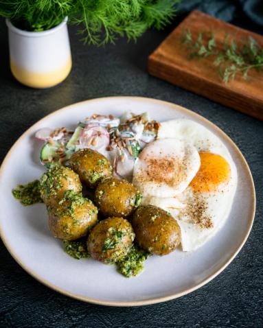 Zdjęcie: Młode ziemniaki z pesto koperkowym Zdjęcie - Młode ziemniaki z pesto koperkowym - Przepisy kulinarne ze zdjęciami