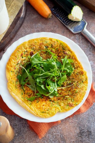 Zdjęcie: Omlet z marchewką i cukinią Zdjęcie - Omlet z marchewką i cukinią - Przepisy kulinarne ze zdjęciami