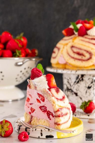 Zdjęcie - Charlotte Royale z malinami i truskawkami - Przepisy kulinarne ze zdjęciami