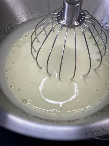 Zdjęcie: Bananowiec z pianką Zdjęcie - Bananowiec z pianką - Przepisy kulinarne ze zdjęciami
